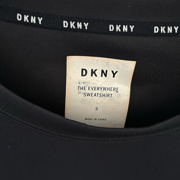 Fun DKNY sweatshirt - Picture 3 of 6
